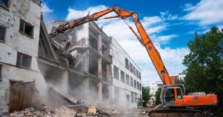 Промышленный демонтаж зданий Новокубанск, цена от 2894 руб.